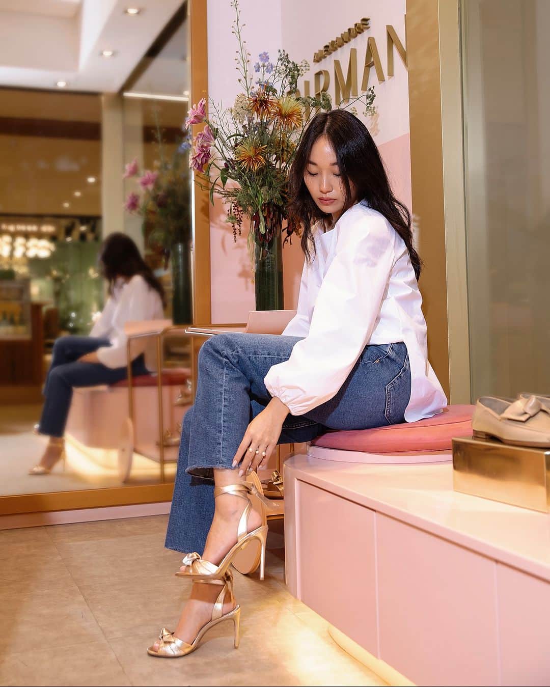 アレキサンドレバーマンのインスタグラム：「Handcrafted by us, handpicked by @giuliasong, discover the Metal Pop collection.」