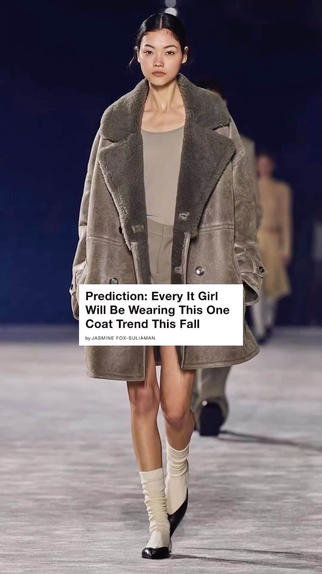 WHO WHAT WEARのインスタグラム：「Furry pieces make a comeback each fall, but this season, designers are embracing all things fuzzy on an entirely new level. From shoes to bags, texture is top of mind. Most notably, coats with long-lapel collars, fur trims, and shaggy sleeves mixed with other materials are everywhere. With the contrast between textiles preventing pieces from being overpowered by any one texture, designers have found the formula for perfectly crafted outerwear that has us feeling all warm and fuzzy. At the link in our bio, shop some of our favorite iterations on the market.  photo: @amiparis」