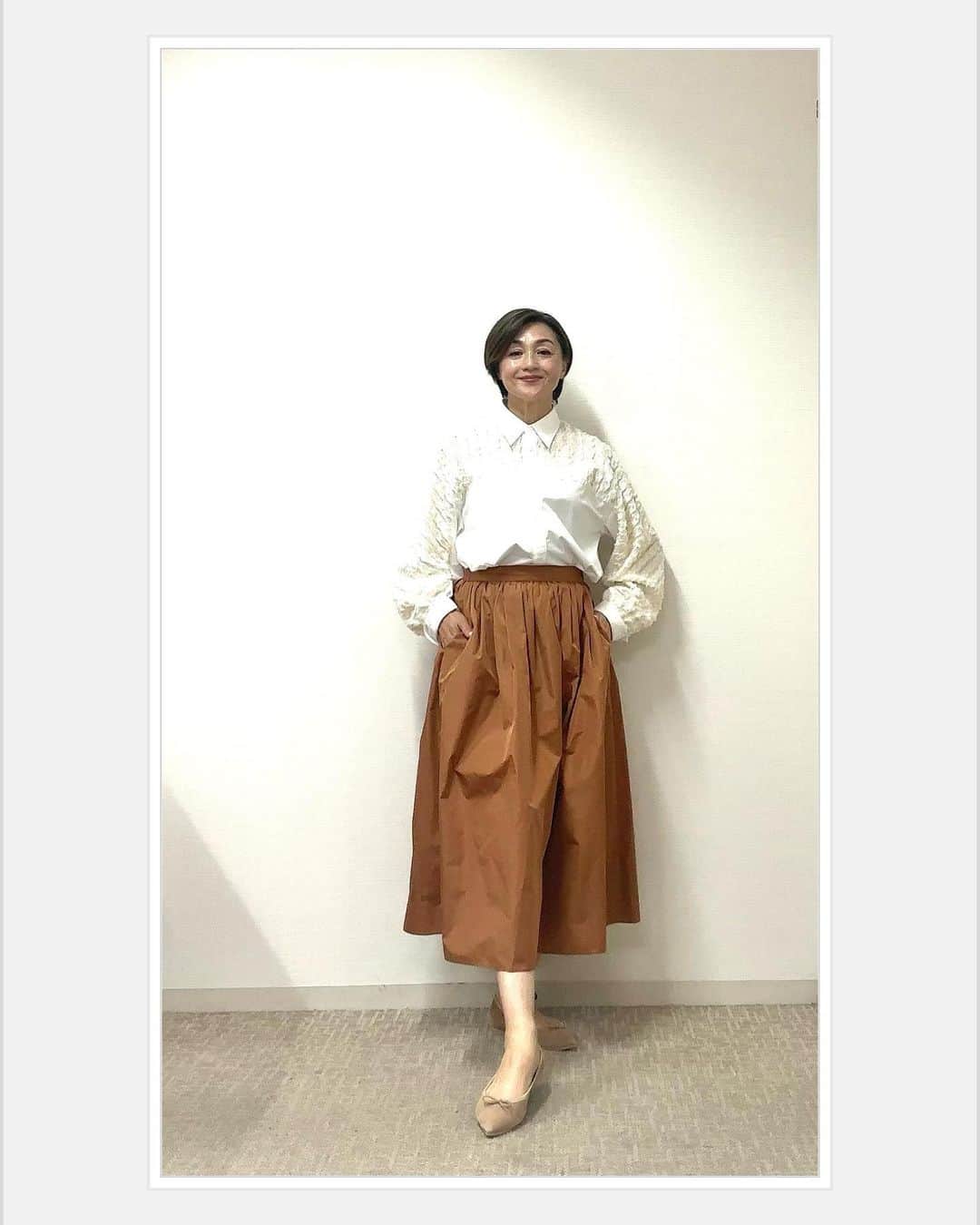 香坂みゆきさんのインスタグラム写真 - (香坂みゆきInstagram)「今日のお衣装  #衣装  #ブラウス  #❤️  @stella_ciffon」11月8日 9時14分 - miyuky__way