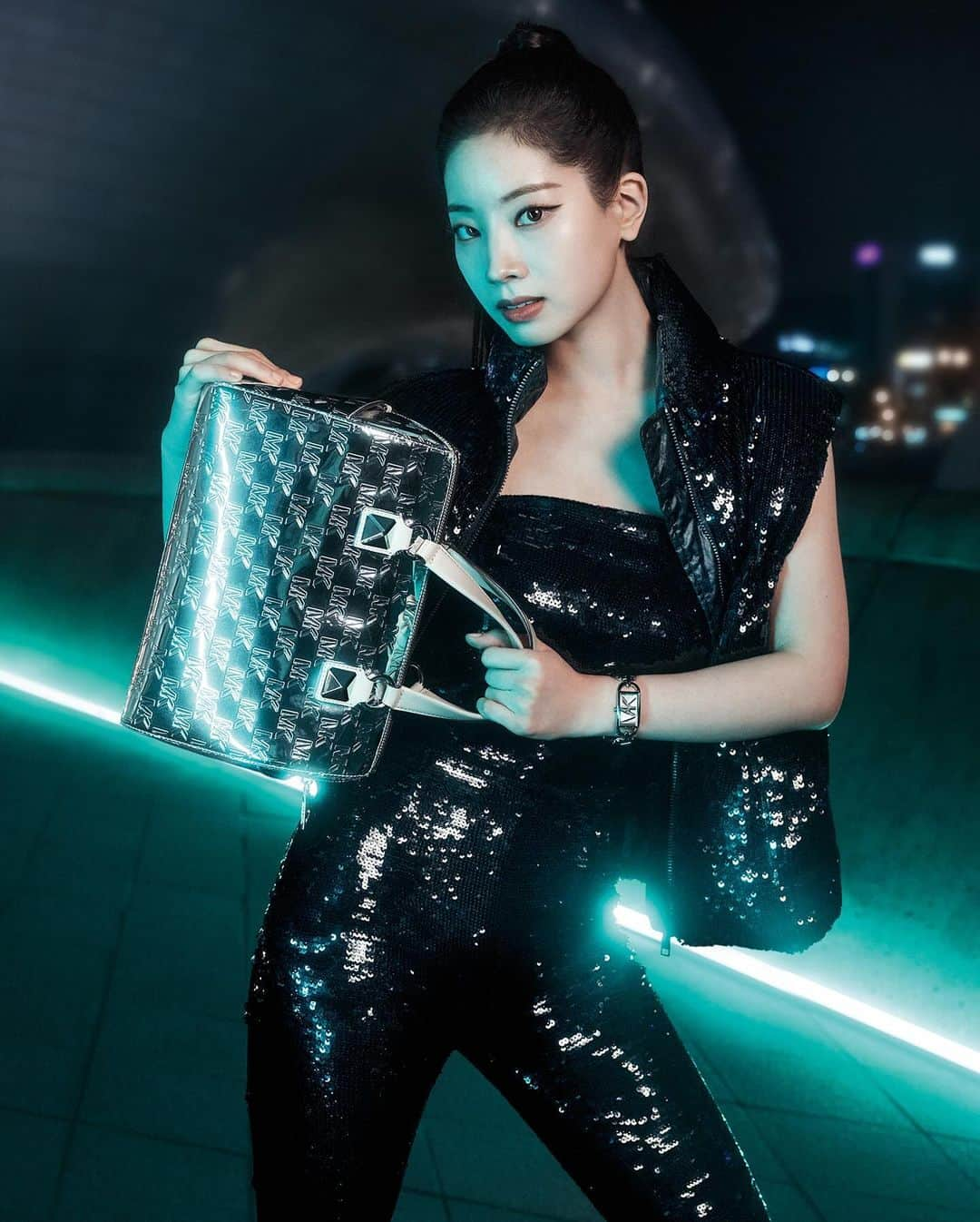 マイケルコースのインスタグラム：「All eyes on #Dahyun. Our Global Brand Ambassador, of global group #Twice, models statement metallics and sequins in Seoul. #MichaelKors  Photographed by @LachlanBailey」