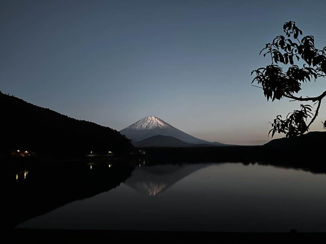 犬塚ヒカリさんのインスタグラム写真 - (犬塚ヒカリInstagram)「自然っていいよね🏔️ 山登りもしたい」11月8日 9時52分 - inuzuka48