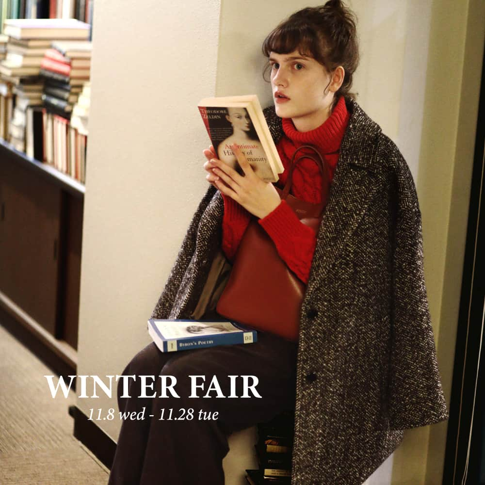 MACKINTOSH PHILOSOPHYのインスタグラム：「【WINTER FAIR】 11.8 Wed.-11.28 Tue.  ウィンターフェアを11/8（水）から11/28（火）の期間で開催いたします。 冬の着こなしを彩るアウターがバリエーション豊富に勢ぞろい。 期間中、4万円以上（税込）のお買い上げでオリジナルのルームソックスを数量限定でプレゼントいたします。  #mackintoshphilosophy #マッキントッシュフィロソフィー #mackintosh #マッキントッシュ #23aw」