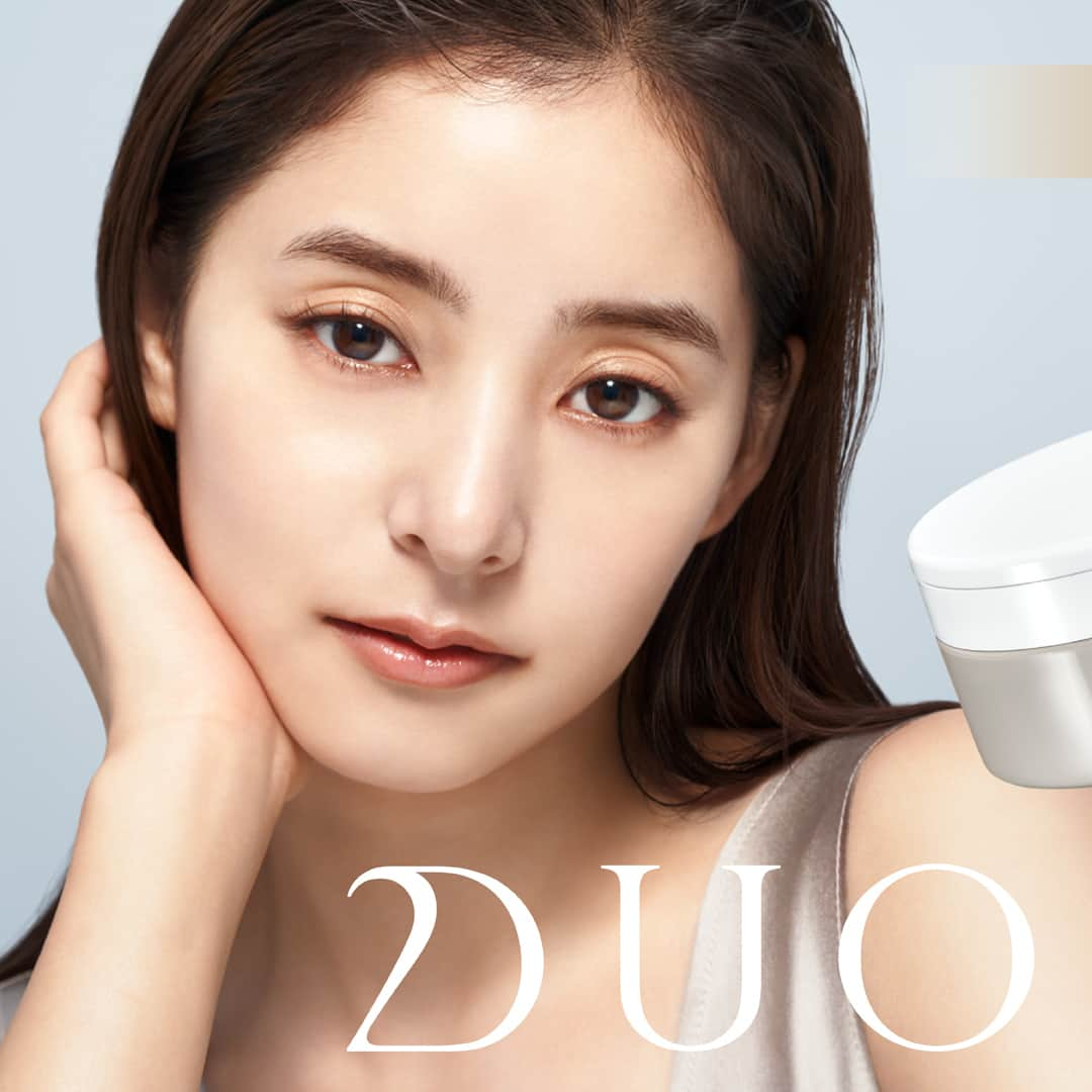 D.U.O.（デュオ）のインスタグラム：「＼あなたも #DUO する？／  #新木優子 さん出演、DUOの新CMが11月8日(水)より公開中！👗✨  『DUO YOUR BEST』篇では、 ブランドキャラクターの新⽊さんが、モデル・⼥優としてキャリアを積み重ねてきた芯の強さを感じさせる凛々しい眼差しの「オン」の姿や、思わずきゅんとしてしまうような笑顔の「オフ」の姿を表現しています。  CM最後の新木さんのメッセージも印象的🎬 ご覧になられた方は、ぜひコメントで感想をお聞かせください♪  また、新CM公開を記念してプレゼントキャンペーン実施中！ 詳しくは、DUO公式Instagramのプロフィールから固定の投稿をチェック🔍  さらに、公式サイトで新木優子さんのインタビュー動画も掲載中！   #DUOする #DuoYourBest #デュオ #DUOコスメ #ザクレンジングバーム #ザクレンジングバームホワイトa #ザ薬用クレンジングバームバリア #ザクレンジングバームクリア #ザクレンジングバームブラックリペア #ザクレンジングバームホットa #クレンジング #スキンケア #メイク落とし #角質ケア #毛穴ケア #エイジングケア #保湿ケア #スキンケアマニア #美容オタク #美容マニア #クレンジングバーム #W洗顔不要 #毛穴クレンジング #毛穴汚れ #クレンジング難民 #肌の引き締め」