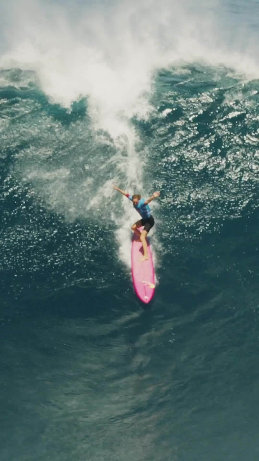 世界プロサーフィン連盟（WSL）のインスタグラム：「Stay ready. The 2023/24 WSL Big Wave Season is OPEN.⁣ @redbullsurfing @tudorwatch」