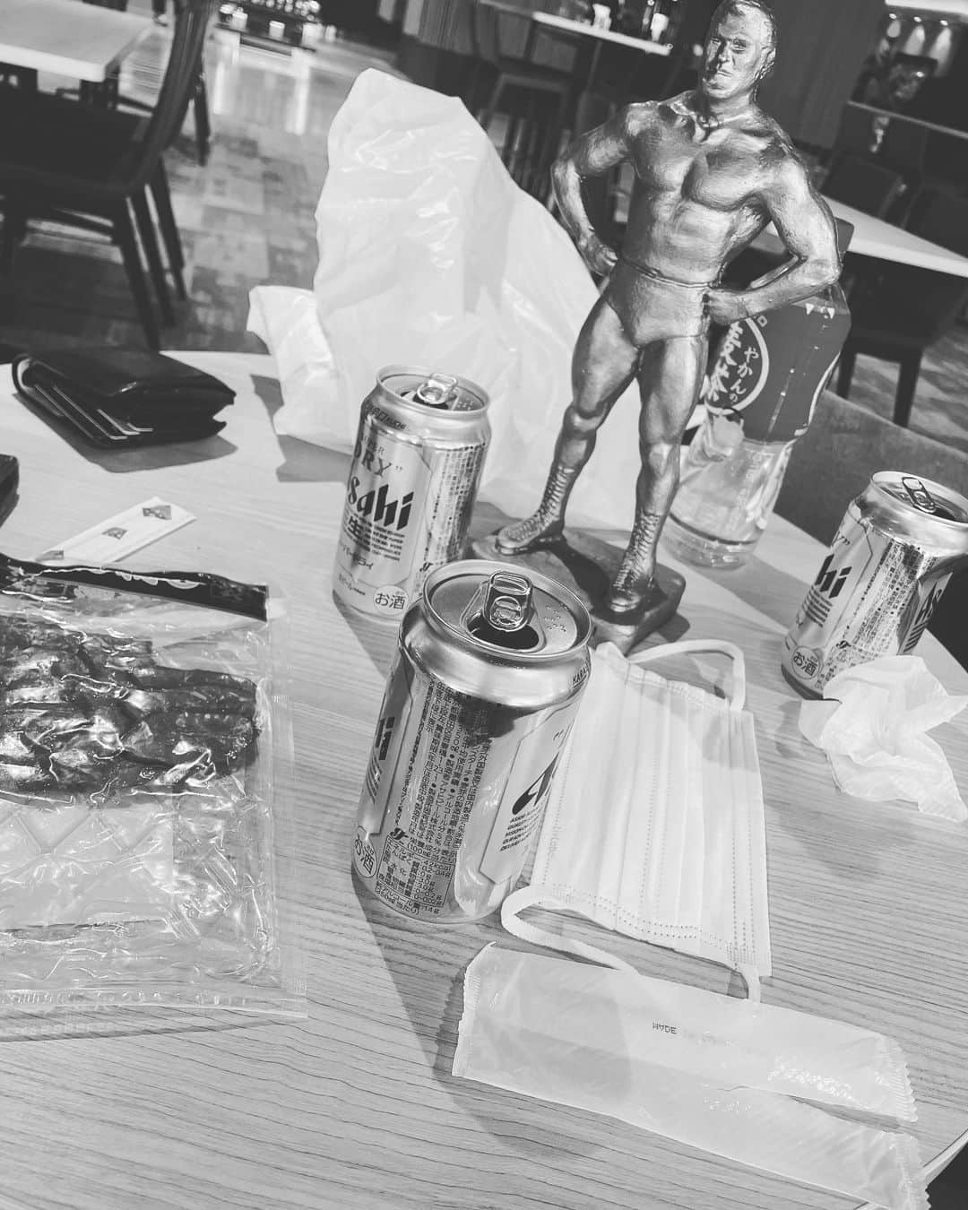 玉袋筋太郎さんのインスタグラム写真 - (玉袋筋太郎Instagram)「熊本空港のミスターX線を制した猪木！ この時間で既に熊本旅館破壊現場を彷彿とさせる朝！」11月8日 10時12分 - sunatamaradon