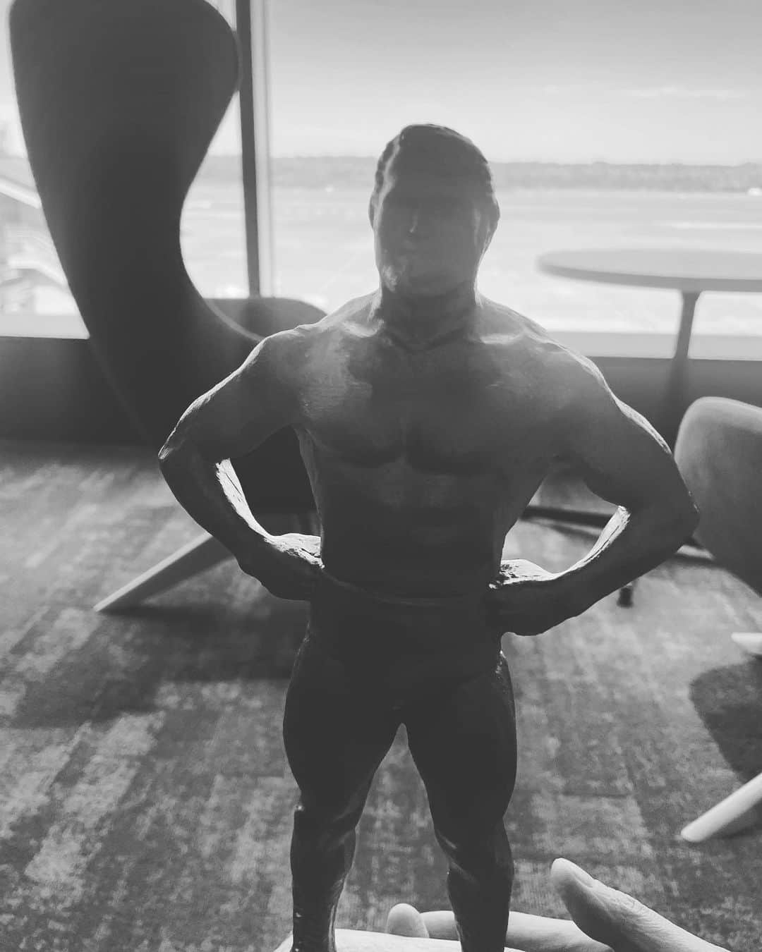 玉袋筋太郎さんのインスタグラム写真 - (玉袋筋太郎Instagram)「熊本空港のミスターX線を制した猪木！ この時間で既に熊本旅館破壊現場を彷彿とさせる朝！」11月8日 10時12分 - sunatamaradon