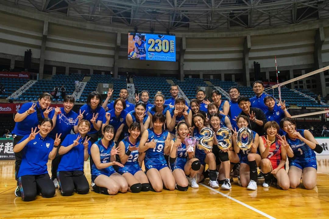 【公式】埼玉上尾メディックスのインスタグラム：「. ／ #青柳京古 選手 Vリーグ通算 #230試合出場 達成✨ 写真で振り返り📸 ＼  11月4日(土)、青柳京古選手がVリーグ通算 230試合出場となり、 Ｖリーグ特別表彰「 #vリーグ栄誉賞 」の 表彰基準に達しました！おめでとうございます✨  #vリーグ #バレーボール #女子バレー #vリーグはバレーだよ #埼玉上尾メディックス #埼玉 #上尾」