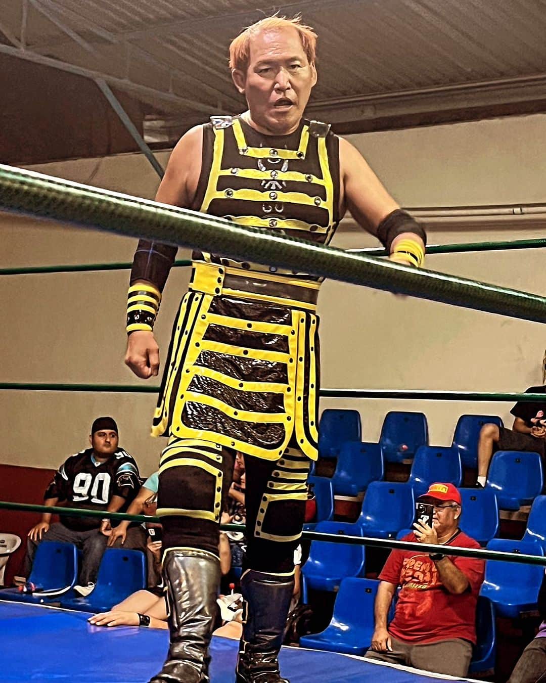 奥村茂雄のインスタグラム：「Sábado 28 de octubre en la Terraza Elma en Apodaca, Nuevo León. (C) @kounosukeizui2  - - #cmll #erll #terrazaelma #apodaca #nuevoleon #okumura #tifondeosaka #guerrerosamurai」