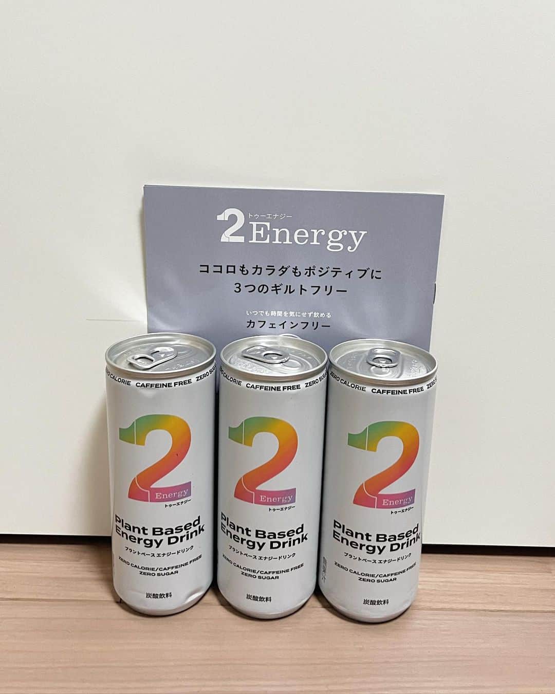 坊迫咲藍さんのインスタグラム写真 - (坊迫咲藍Instagram)「2foodsさまより、2Energyを頂きました🍹💭  マンゴー葉乾燥エキス配合🥭🩷 カフェインフリー、ゼロカロリー、ゼロシュガー、なエナジードリンクです🩶 罪悪感を感じたり、ガマンをしながら飲んでいた方にも。 幅広いシーンで、気持ちの切り替えが必要なタイミングをサポートしちゃいます！  実際飲んでみると、爽快さとパンチの効いた味わいがありながらも、スッキリとした後味で最高でした👍🩵   #PR #ギルトフリー #カフェインフリーエナジードリンク #ギルトフリーエナジードリンク #2Series  #2foods #2Energy #ココロもカラダもポジティブに #ギルトコントロール」11月8日 10時55分 - 12__sar