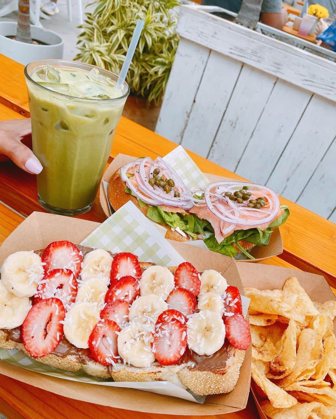 野田萌のインスタグラム：「🥪🥯🥖🍫🍓🍌🌴  📍ARVO #arvo #perfectcafe  #チップスまで激うま #息子は隣のスタバが気分らしい #この日も安定のニブイチ外す」