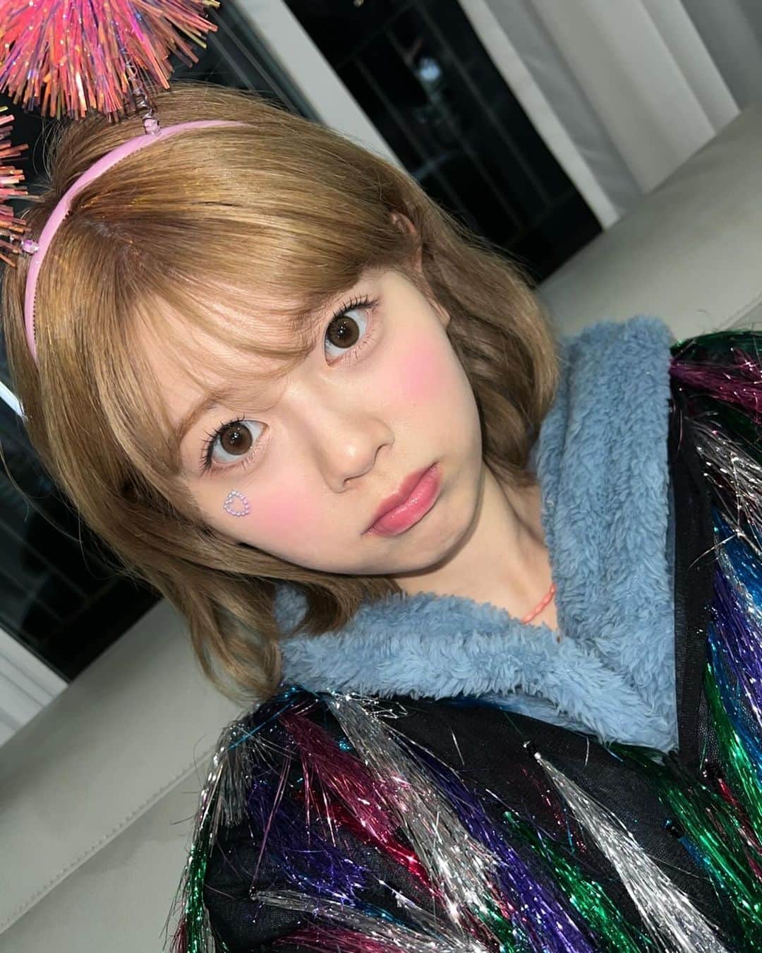 のインスタグラム：「partytime🎉🤩🎊  #niziu #withu #RIKU #luckystar⭐️」