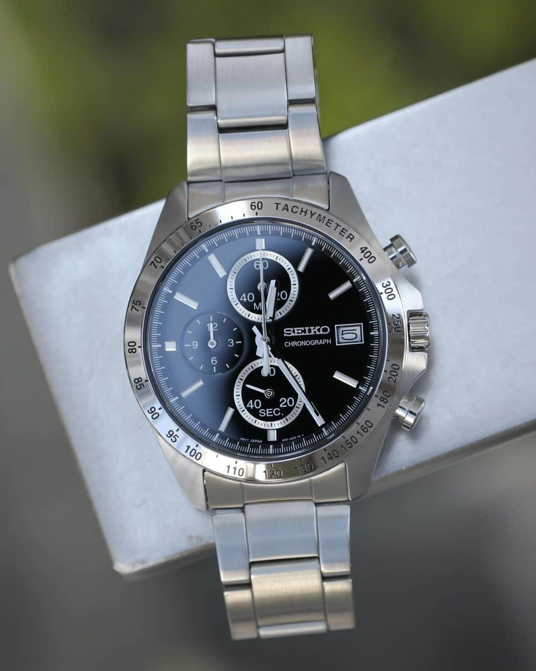 時計倉庫TOKIA 公式アカウントのインスタグラム：「⌚️ 【商品紹介】 SEIKO SBTR005  今回はSEIKOのお時計をご紹介します！ ビジネスマンやスーツを日常的に着用される方に人気のあるSEIKOのSPIRIT。スタンダードなよくあるデザインですが、それ故使いやすく幅広い世代の方におすすめできる時計です。 クロノグラフ、カレンダー、ストップウォッチ等便利な機能がたくさん付いていて機能性抜群なのが嬉しいです。針やインデックスの一部には蓄光加工が施されているので暗いところでも時間の確認が可能です。  大きさや実際の色味など、ぜひ店頭でお試しください！スタッフ一同、心よりお待ちしております🙇‍♀️  ……………………………………………………….................  ☟オンラインショップはプロフィールURLから☟ @tokia_official  ……………………………………………………….................  #時計倉庫 #時計倉庫tokia #腕時計 #watch #手表 #腕元倶楽部 #腕時計好きな人と繋がりたい #seiko #seikowatch #seikospirit #セイコー」