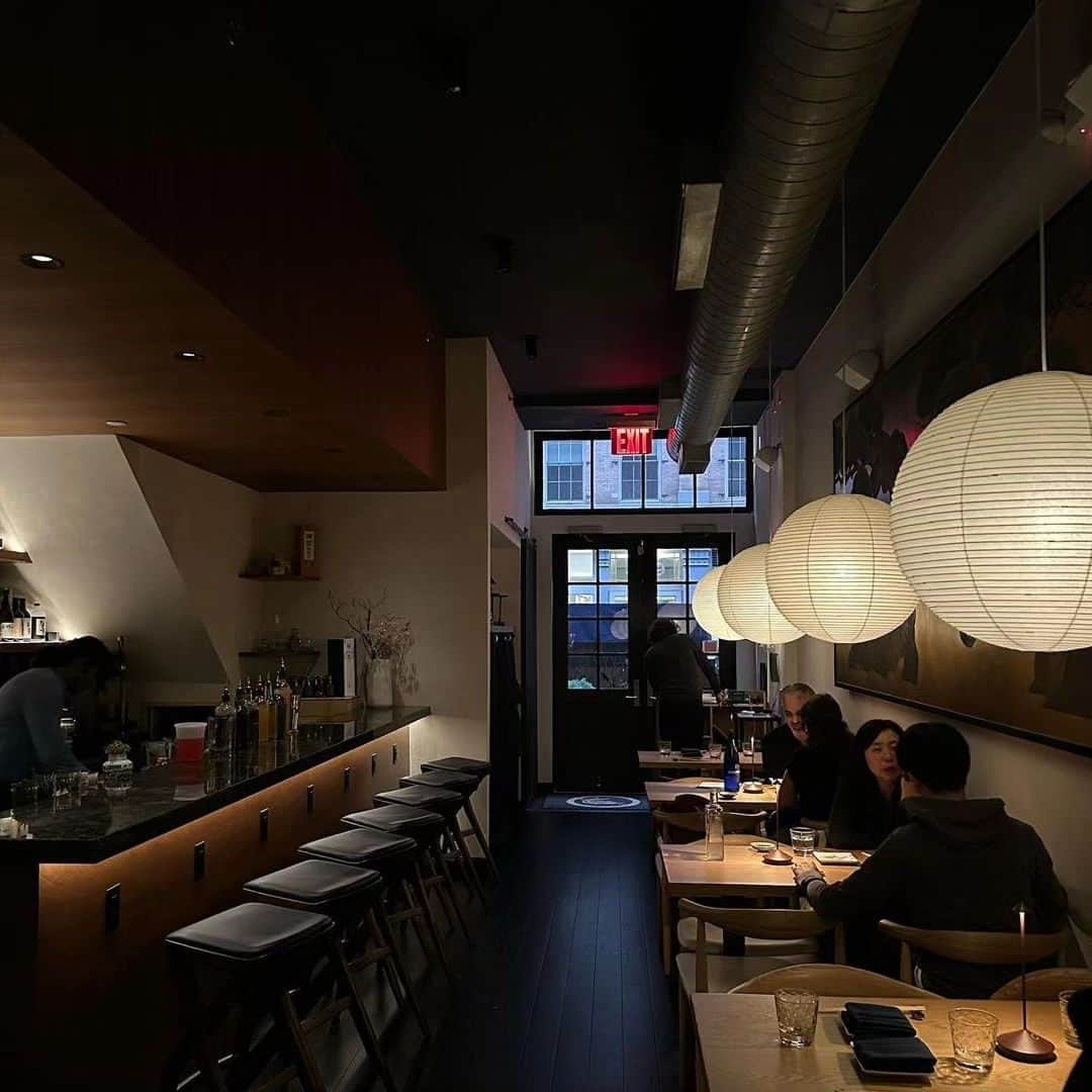 Sushi Azabuのインスタグラム：「The perfect date night spot in Tribeca. Enjoy an intimate and unforgettable evening with the finest Japanese food, sushi, sake, and cocktails. 📷@mother_truffle Azabu New York @azabunewyork Open Tuesday - Sunday 5:00PM - 10:00PM azabuglobal.com/new-york」