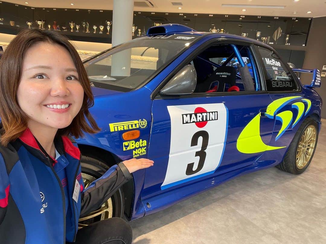 南武果歩のインスタグラム：「ラリチャレの前にSTIギャラリーのお手伝いに行きました🚙  このギャラリーにいるM下さんからラリーのロマンを聞いて、コドラをやりたいと思いました🫶  久しぶりに会ったM下さんからはペター・ソルベルグがドライバーチャンピオンとった時の話をしてもらいました。 その時に言われたのが、『物事には意味があります。』でした。 どんなお話だったかは、ギャラリーで🦅❣️  #STI#stigallery#SUBARU#三鷹#インプレッサ#WRC#pettersolberg」