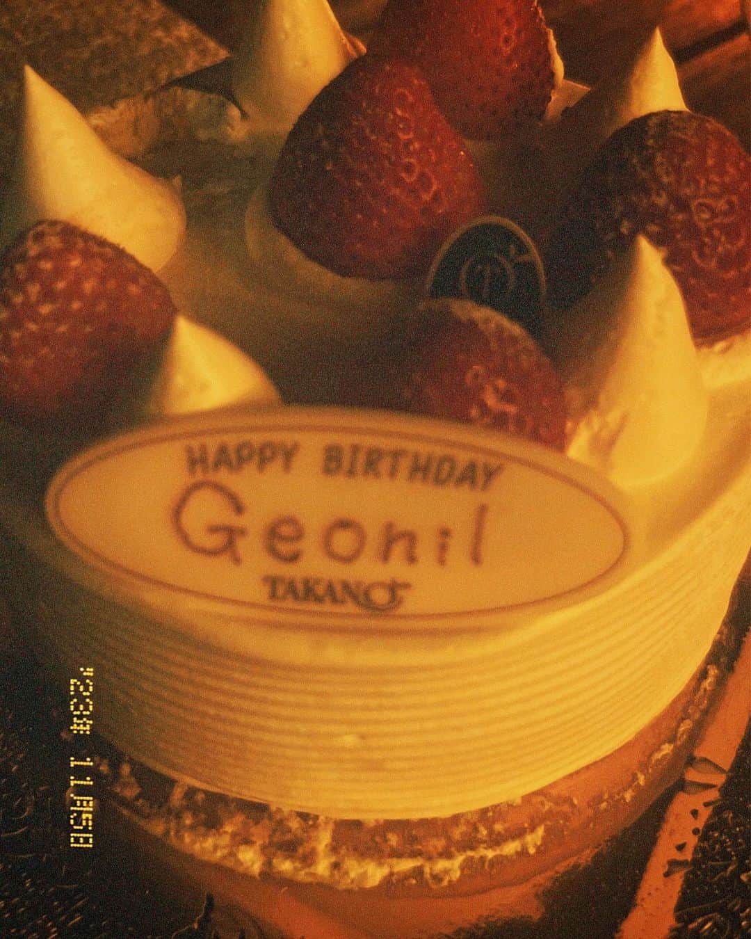 ゴニル（GEONIL）さんのインスタグラム写真 - (ゴニル（GEONIL）Instagram)「안녕하세요 저의 생일을 축하해주셔서 고맙습니다.」11月8日 11時37分 - ggeeoonnil