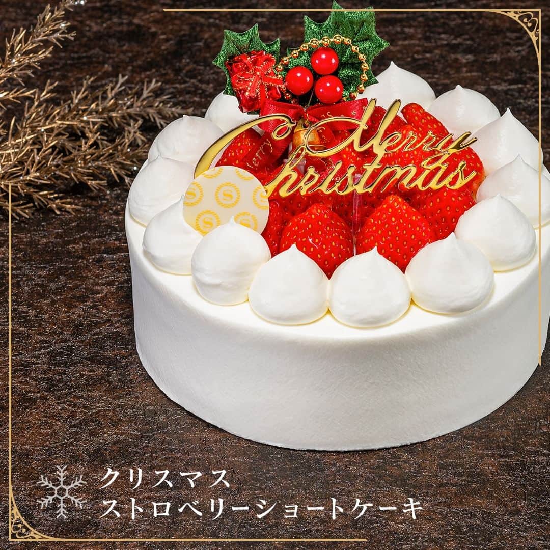Sheraton Yokohamaさんのインスタグラム写真 - (Sheraton YokohamaInstagram)「✧クリスマスコレクション2023✧  “あまおう”をたっぷりと使用した「極み　あまおうのクリスマスショートケーキ」や、栗の王様"利平栗"を惜しみなく使った「極み 利平栗モンブラン」など”極み"シリーズ3種のほか、毎年大人気の「ナポレオン」や、伝説のカカオと呼ばれるベネズエラ産カカオ"チュアオ"を使用した「チュアオ ショコラ」など、バラエティ豊かな6種類のケーキをご用意しております🎂  ■ご予約期間：2023/10/5(木)～12/10(日) ■お引渡期間：2023/12/15(金)～12/25(月)  詳細はプロフィールのリンクの「最新情報はこちら」からどうぞ➡️ @sheratonyokohama　　　　　  #横浜ベイシェラトン #横浜 #横浜ホテル #横浜駅 #横浜スイーツ #ホテルスイーツ  #クリスマス #クリスマスケーキ  #クリスマスケーキ予約 #クリスマススイーツ #ホテルケーキ #苺 #ホテルクリスマス #ホリデーシーズン #あまおう #クリスマスショートケーキ #利平栗 #モンブラン #利平栗モンブラン #ナポレオン #ナポレオンパイ #ブッシュドノエル  #sheratonyokohama #sheraton #yokohamahotel #yokohama  #christmascake #christmassweets #festive #holidayseason」11月8日 11時44分 - sheratonyokohama