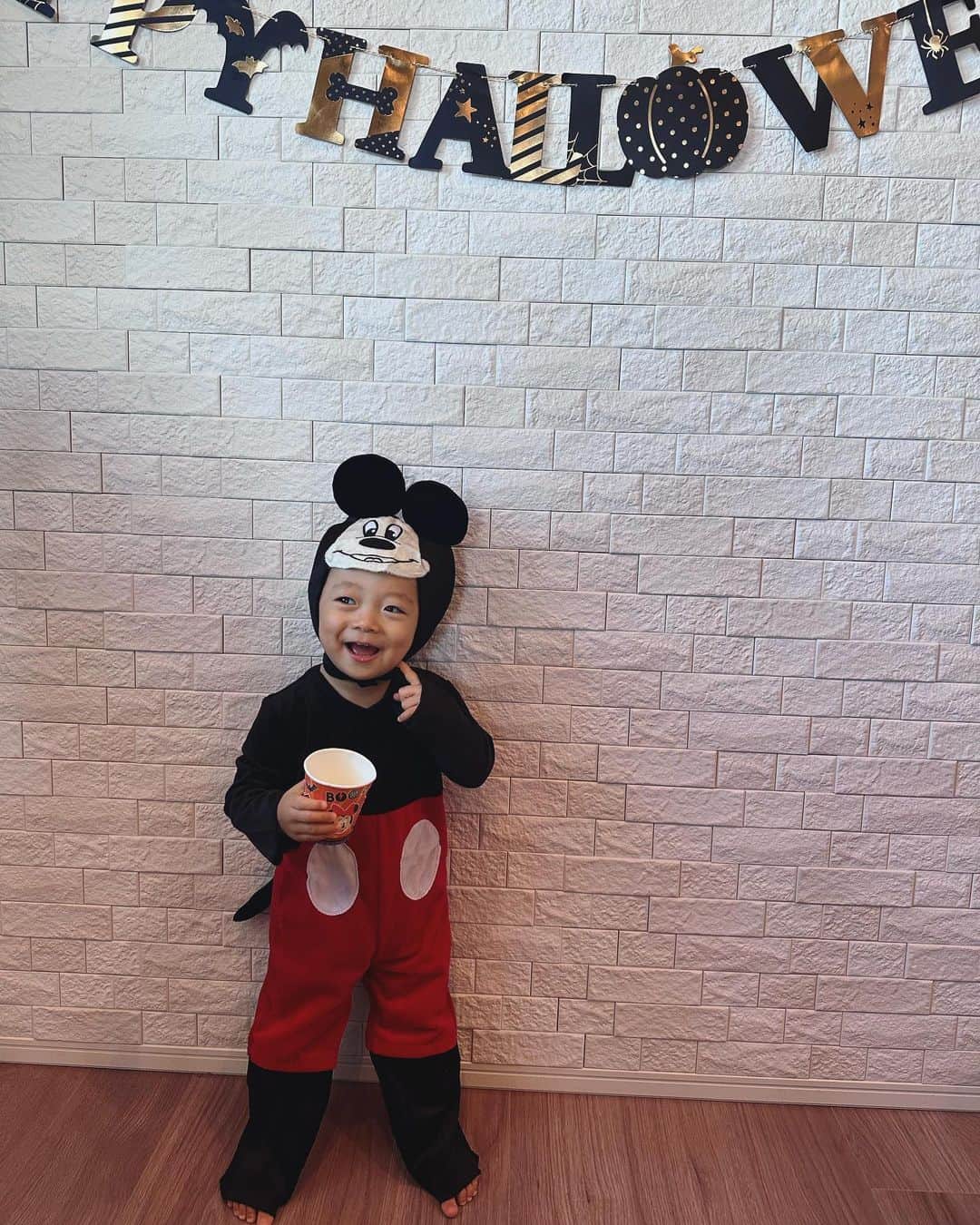 谷口紗耶香のインスタグラム：「Halloween Photo upしてなかった♡memory 📷 お家で仮装させるので年々精一杯。笑 持ってる物も合わせてできるものでやった2023でした🤎 RUKA 「Mickey Mouse」  #haloweencostume 🎃👻⭐️ #disneyhalloween」