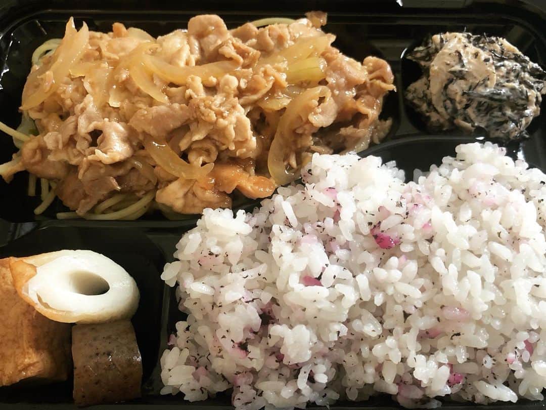 のインスタグラム：「#生姜焼き弁当 というカルチャー」