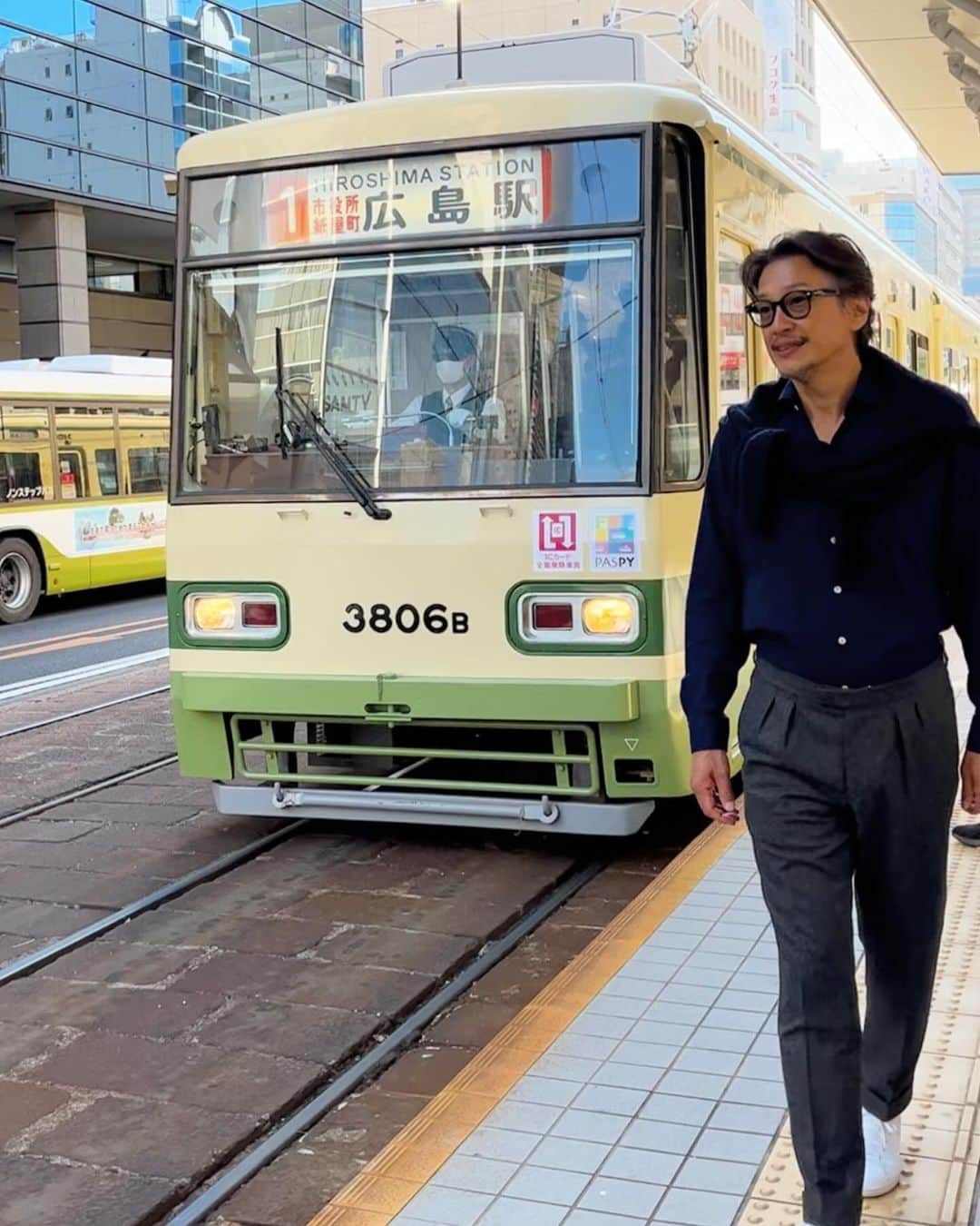 加藤章太郎のインスタグラム：「. 広島に来ました🍁🚃  #広島 #路面電車」