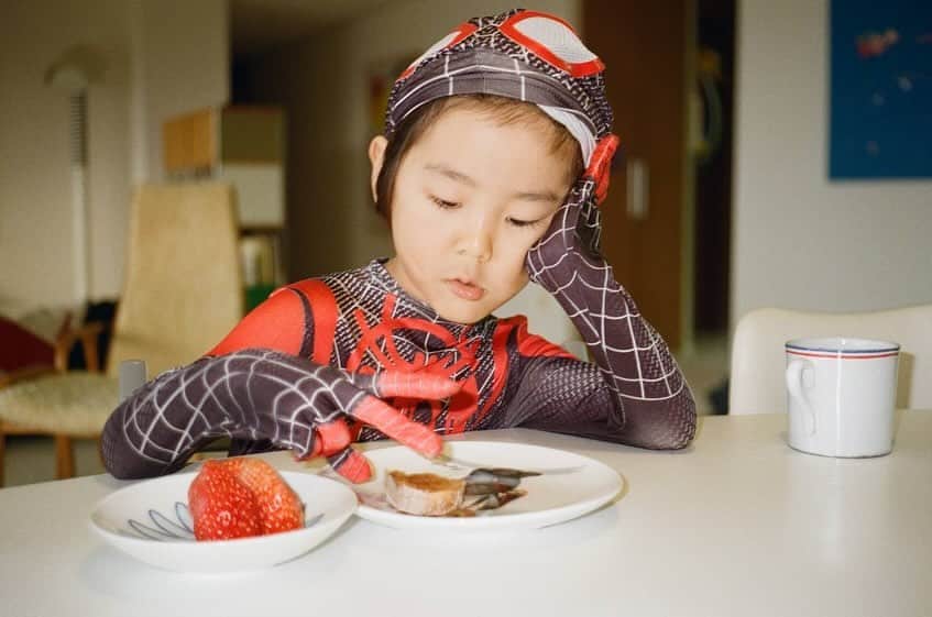 のインスタグラム：「우리집에 스파이더맨이 산다🕷️🕸️」