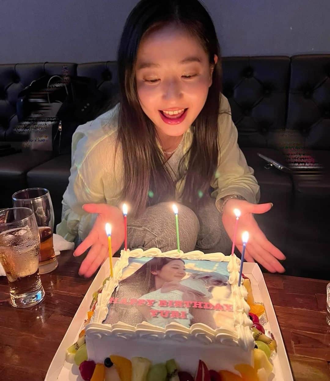 村上友梨のインスタグラム：「2023.11.7 31歳になってしまいました！🧡 今年も大好きなお友達や応援してくださる皆様にたくさん祝って頂けて本当に幸せです！ 周りに感謝を忘れず、芯を持った大人の女性にもっと成長できるようがんばります！  今後ともよろしくお願いいたします🦞   #レベル31 #happybirthdaytome」