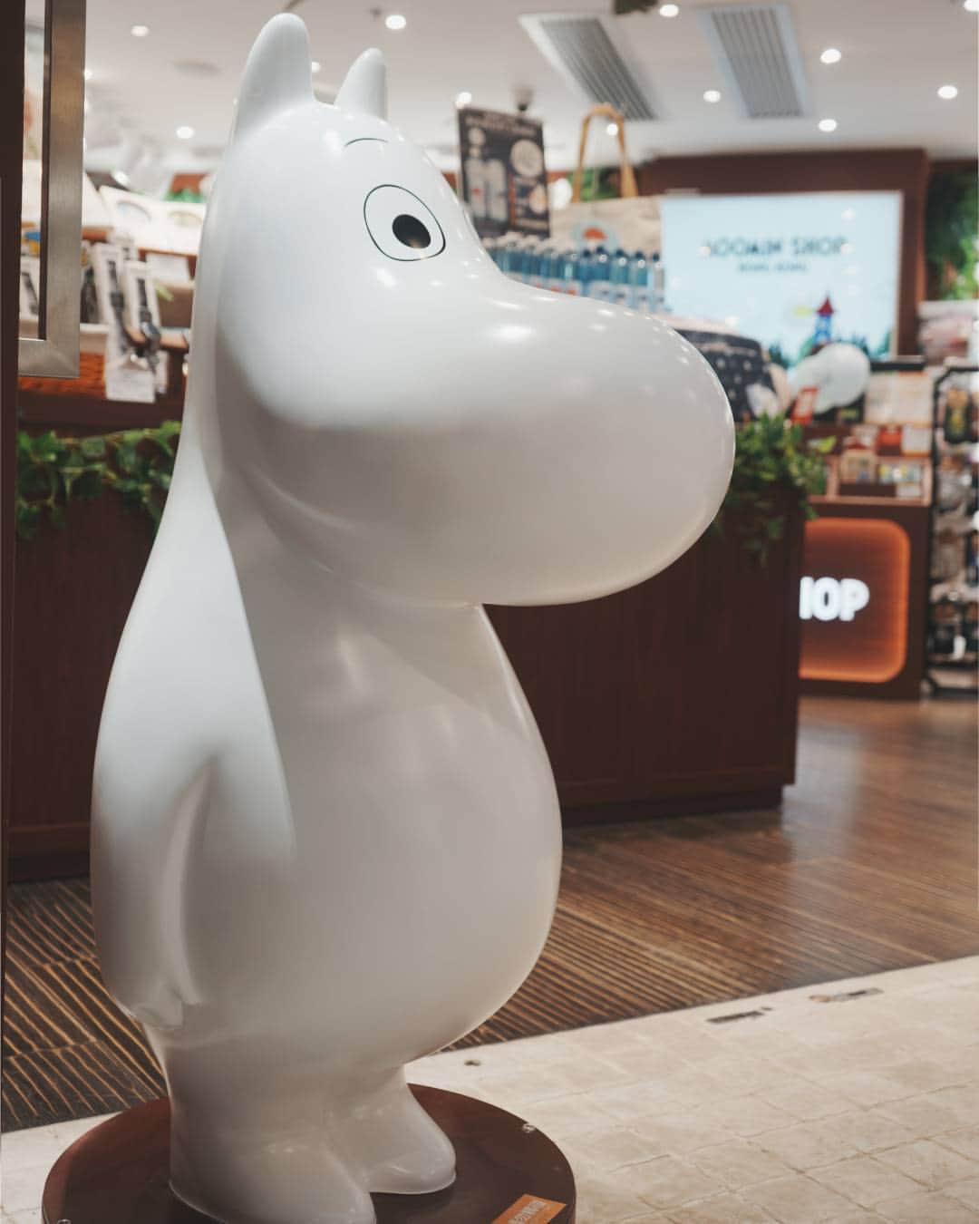 ムーミンさんのインスタグラム写真 - (ムーミンInstagram)「A new Moomin Shop has opened in Hong Kong! 🌟 Visit and explore wonderful Moomin products - and catch a glimpse of some characters around the store 😜 - on Level 3 in the MOKO shopping centre!   Go to the local website through the link in bio, and follow @moominshophongkong for more! 💛   Where would you want the next Moomin Shop? 😍   #moomin #moominofficial」11月8日 12時00分 - moominofficial