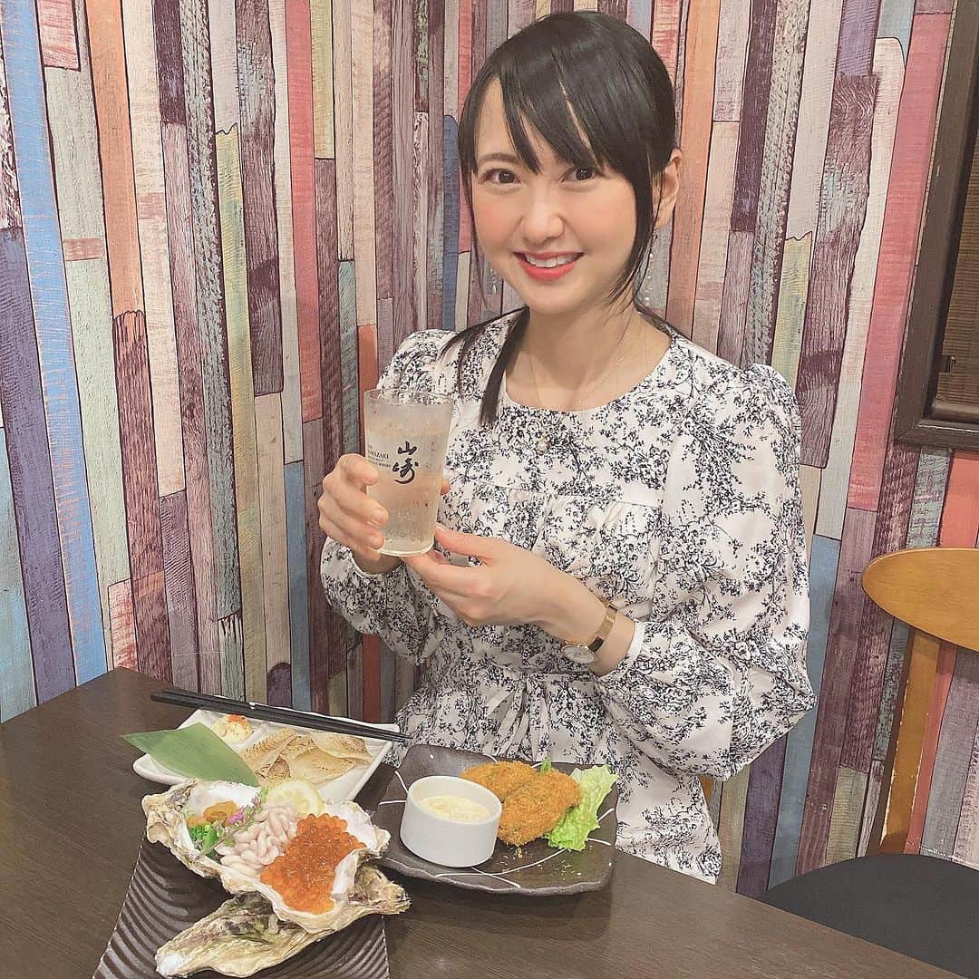 三浦泉さんのインスタグラム写真 - (三浦泉Instagram)「*♪¸¸.•*¨･:*ೄ·*♪¸¸.•*¨･:*ೄ*♪¸¸.•*¨･:*ೄ··*♪¸¸.•  　北千住の 🍶痛風牡蠣と海鮮居酒屋 ゑびす商店 🍶  @ebisukitasenju  さんへ行って来ました✨🍶🍴  　平日でしたが活気に満ち溢れて賑わっていました🍸🍷  禁煙の奥のお席で、壁のデザインがオシャレ💕💕  　いただいたメニューは  🍴極上痛風牡蠣 🍴牡蠣フライ 🍴特製牡蠣グラタン 🍴鰤大根 🍴明太子じゃがバター 🍴エイヒレ炙り 🍴ポテトフライ  名物🎉極上痛風牡蠣は 牡蠣の上に　いくら、ウニ、白子が乗っていて 贅沢〜✨✨✨  　アルコールが進みました🥹🍶 また再訪したいなぁ💕💕💕  *♪¸¸.•*¨･:*ೄ·*♪¸¸.•*¨･:*ೄ*♪¸¸.•*¨･:*ೄ··*♪¸¸.•  #WoomyPR #pr #北千住グルメ #北千住ディナー #北千住 #海鮮居酒屋  #通風牡蠣と海鮮居酒屋ヱビス商店  #いずみーるのレストラン巡り  #イズミールのレストラン巡り  #izumiのレストラン巡り」11月8日 12時23分 - princessizu1201