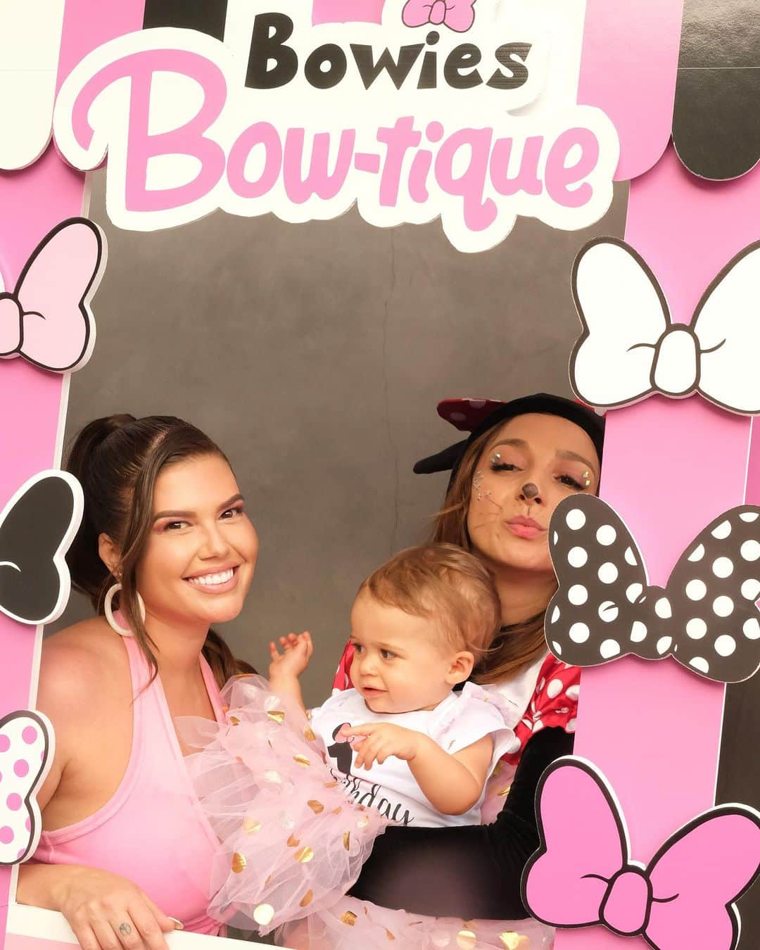 シャネル・ウエスト・コーストのインスタグラム：「My baby @bowiebreeze had the most magical “Minnie Mouse / Bowies Bowtique” Birthday party! Thank you to everyone who helped make it such a beautiful 1st birthday for my Angel! 🤗🙏🏼💕🎀 Fave 1-10? 📸 @jujufilm_」