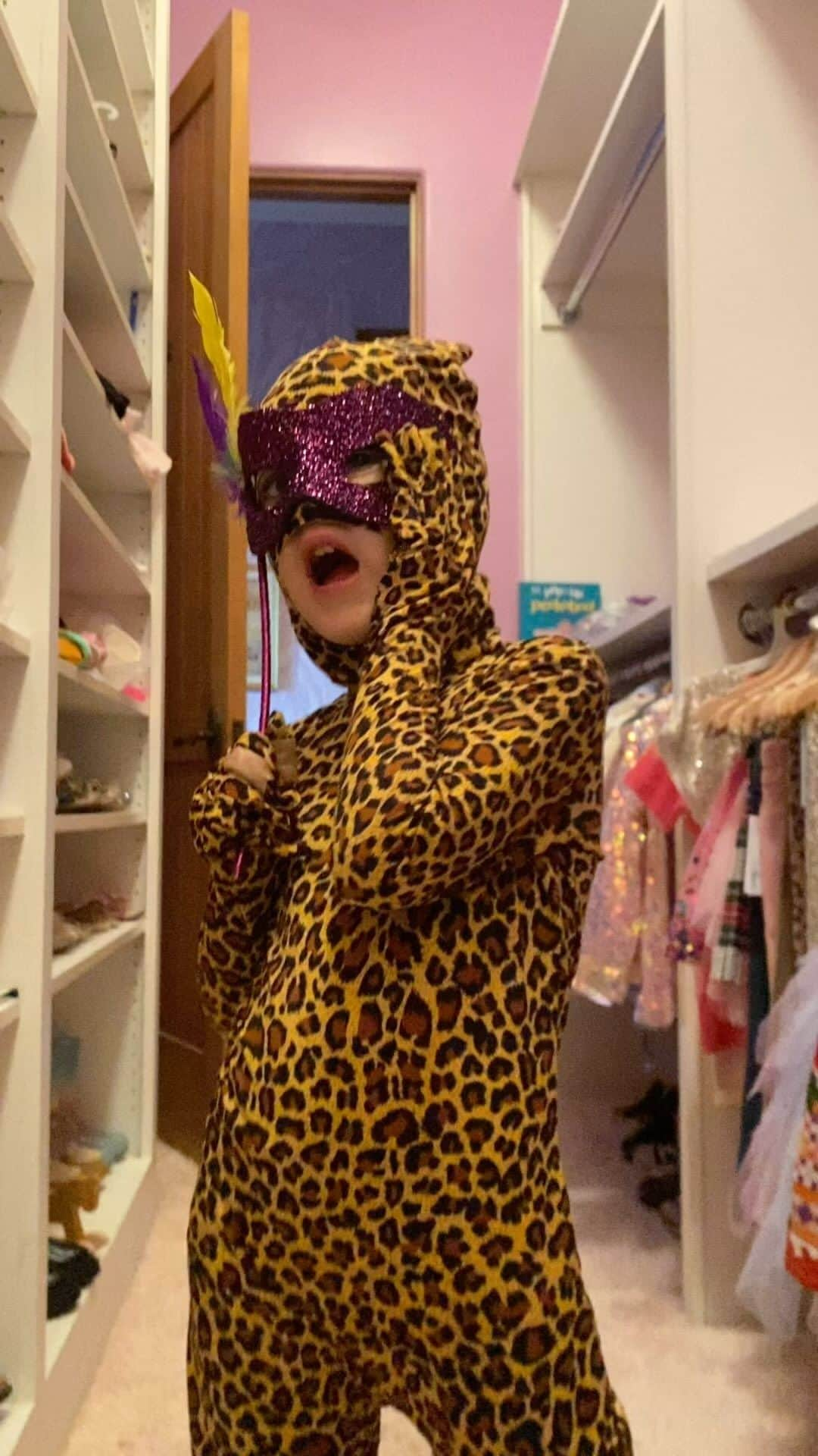 ニッキー・シックスのインスタグラム：「Apparently it’s still Halloween? 🐆」