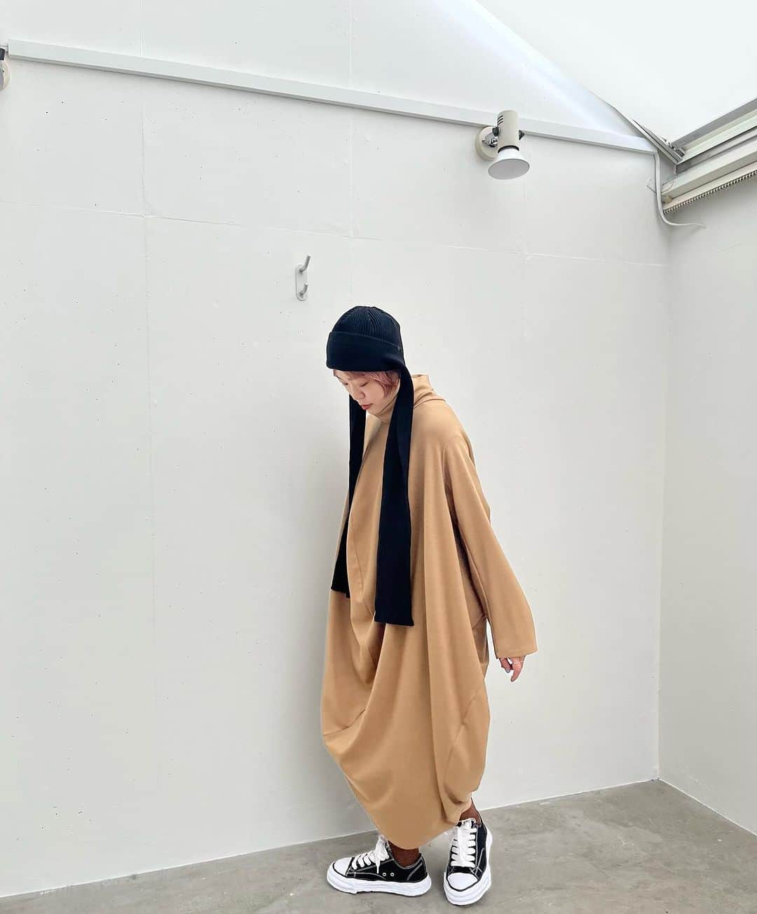 MIDWEST TOKYO WOMENのインスタグラム：「. 【onepiece】 ball high neck dress @anrealage_official beige,black / size 40  【cap】 pastor @lamaisondelyllis black,brown,green  【shoes】 peterson 23 low/or-sole canvas low-top sneaker @miharayasuhiro_official black,white / size 36-39  oval stretch l/boots @quartierglam black / 35.5-37.5  @midwest_tw staff 160cm」