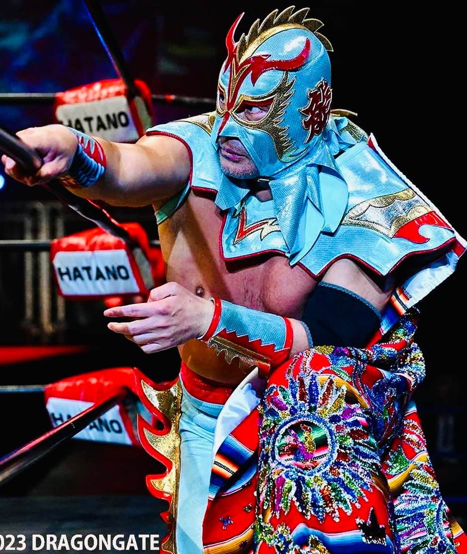 ウルティモ・ドラゴンのインスタグラム：「5 Nov Dragongate in Osaka   ＊ウルティモ・ドラゴン サイン会&2ショット撮影会開催決定！ 11月11日（土）14:00-15:00  水道橋・デポマート 〒113-0033 文京区本郷1-12-7 塩原ビル2F  サイン会対象　販売予定商品  ・Tシャツ　（M）&（L） メキシコサイズ　各種 ¥5000（税込）  ・フィギュア　¥7000（税込）  ・試合用マスク　¥80000（税込）  ・写真集フォトリブレ（バックナンバー）各種¥2000税込）  ・対象商品¥5000以上ご購入で2ショット撮影可 （カメラはご持参ください） ・ご購入の品物にはその場でサインをお入れ致します。 持ち込みの品物にはサインはお入れできません。 ・整理券は配布致しません。 先着順にご案内致します。 注）当日、お電話での対応はできません。予めご了承ください。  @depomart916  @dragongate_pro  @toru.kido  #luchalibre  #máscara」