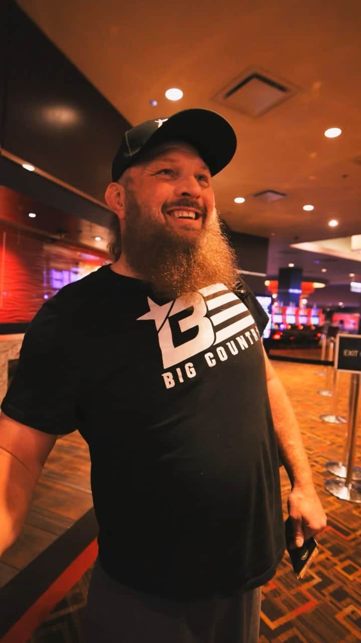 ロイ・ネルソンのインスタグラム：「One half of your main event, @roynelsonmma, has officially arrived in Biloxi in good spirits 👊😂  He faces Alan Belcher in your main event this Friday November 10th at the Mississippi Coast Coliseum 🏟️  Brought to you by @drinksafetyshot_   🏟️ Mississippi Coast Coliseum  📍 Biloxi, Mississippi  🗓️ Friday, November 10th 🎟️ Tickets on sale at all Ticketmaster locations (link is in bio)  #gamebredbkmma #gamebredbareknuckle  #themostviolentshowonearth」