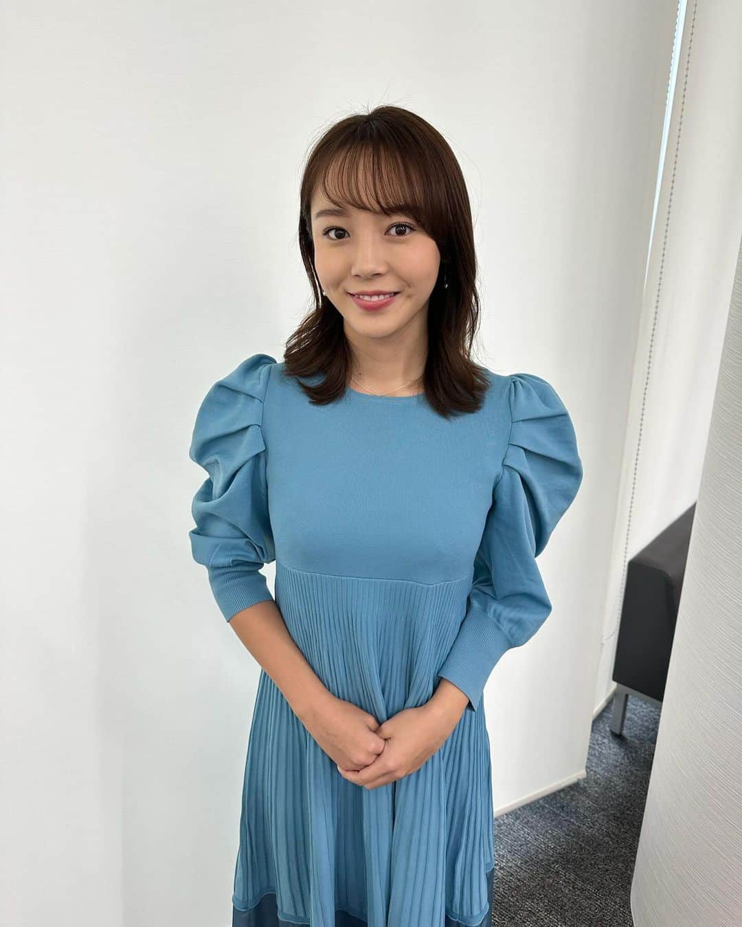 のインスタグラム：「綺麗な水色のワンピースでした🩵  11月8日(水) ワンピース @piccin_official アクセサリー @joueteofficial」