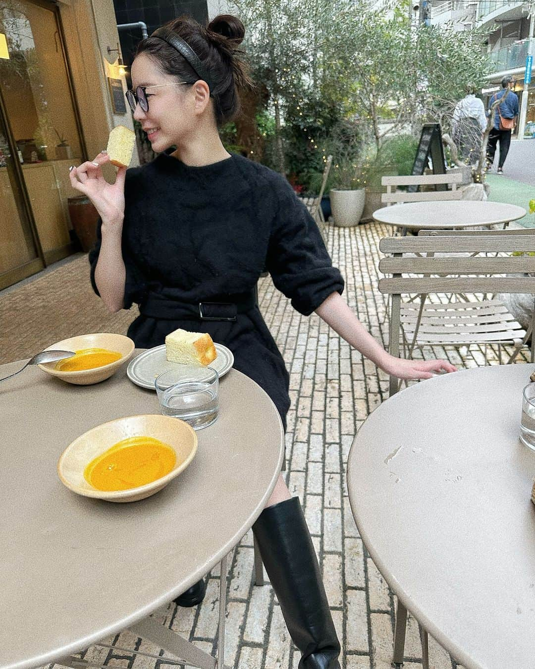 林田沙綾のインスタグラム：「テラスでlunch timeが 本当に幸せな時間〜🍞 おすすめなcafe沢山知りたいなぁ🥖🥨🥐  #cafe #中目黒カフェ」