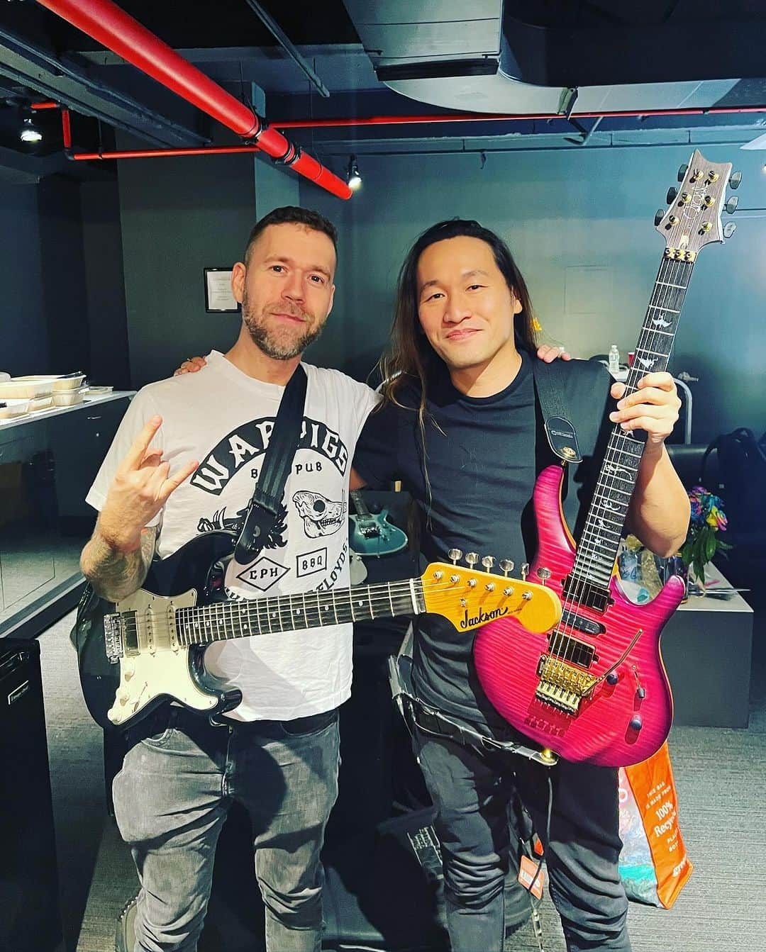 ハーマン・リさんのインスタグラム写真 - (ハーマン・リInstagram)「Got to play and hang with so many amazing friends and musicians on this tour. Here are some of them: @steventerreberry in Toronto, @revocation @david.davidson in NYC, @andytimmonsofficial in Dallas, @davidellefsonbass in Mesa, AZ. Will post videos soon! Thanks so much to all of you for coming to the show!! ❤️🤘🐔」11月8日 12時58分 - hermanli