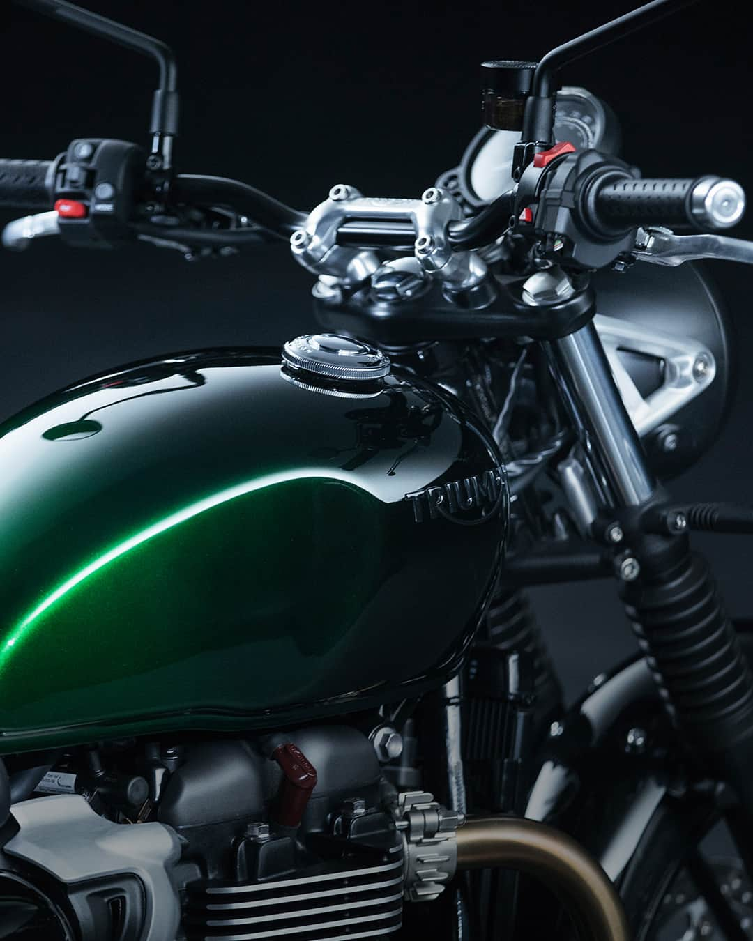 Triumph Motorcycles Japanさんのインスタグラム写真 - (Triumph Motorcycles JapanInstagram)「新登場のモダンクラシックコレクション「トライアンフ ステルス・エディション」。⁣ 職人技が光る芸術性の高いモデルです。⁣ ⁣ #TriumphStealthEditions #トライアンフ #トライアンフはかっこいい #バイク #バイク好きな人と繋がりたい #バイクのある風景 #バイクが好きだ #バイク好き #バイク乗りと繋がりたい #理想のライドがそこにある #triumph #ForTheRide #OfficialTriumph #TriumphMotorcycles」11月8日 13時00分 - triumph_motorcycles_japan