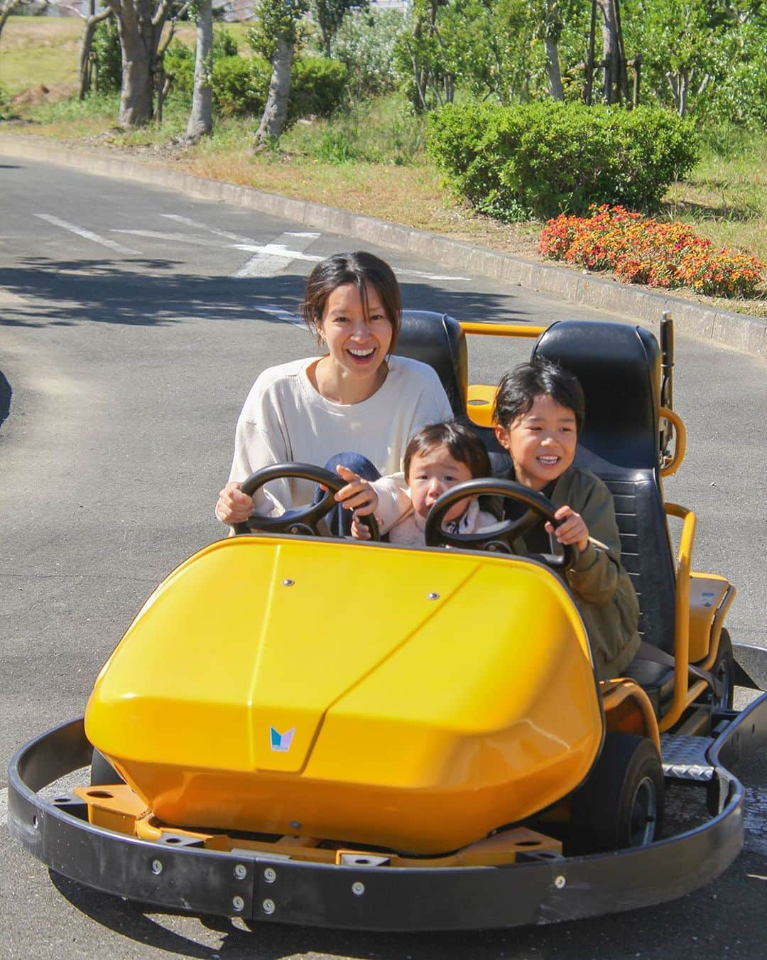 愛知県田原市さんのインスタグラム写真 - (愛知県田原市Instagram)「Let's play and learn traffic rules!! * 交通ルールを遊んで学ぼう！ * #交通公園 の#ゴーカート 道路や信号、踏切があって 交通ルールを学びながら楽しめる😆  土日祝日の午前がゴーカート 午後は足こぎカートに無料で乗れるよ✨  乗り物好きなお子さんと出掛けてみてね😌  #たはら暮らし  #渥美半島#田原市#伊良湖岬#伊良湖#赤羽根#菜の花浪漫街道  #tahara#irago#akabane#サーフィン#surfing#田舎暮らし#日々の暮らし #休日の過ごし方#スローライフ #instagramjaran#igersjp」11月8日 13時00分 - tahara_kurashi