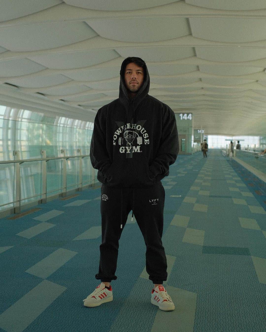 Kanekin Fitnessのインスタグラム：「最強になるために。 新たなチャレンジ。  行ってきます🌎  To be the best.  Here we go.   Sick outfit by @lyft.official ❌ POWERHOUSE GYM Coming soon! お楽しみに！」