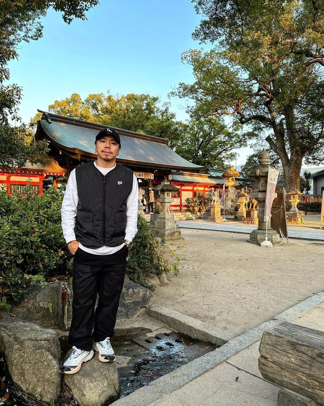 野中泰輔のインスタグラム：「日中が暑くて良く分からないですがやっぱりもう秋ですかね🍂 気がつけば今年も残り２ヶ月😅 このラスト２ヶ月が特に多忙だけど頑張ってやりきります👍  そして業務連絡😂 12月開催予定だったTAISUKE CUP Vol.2 は来年年を明けてから開催しようと思います！！！ 楽しみにしていた方すいません🙏 来年のスケジュールが決まったらまたご報告します👍  #bboytaisuke #redbull #g_shock  #makavelic #ozracing #thefloorriorz #ftheb #jmb #flexdream #puma #SHieNA #Goldenmission #brosh #newera #プーマグラム」