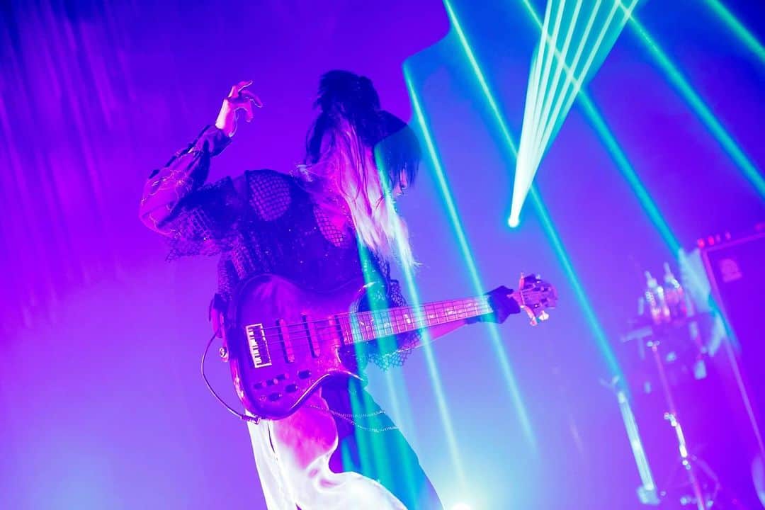のインスタグラム：「改めてツアー4本目ありがとうございました🐉 次は宮城よろしく  photo by YU KUBO」