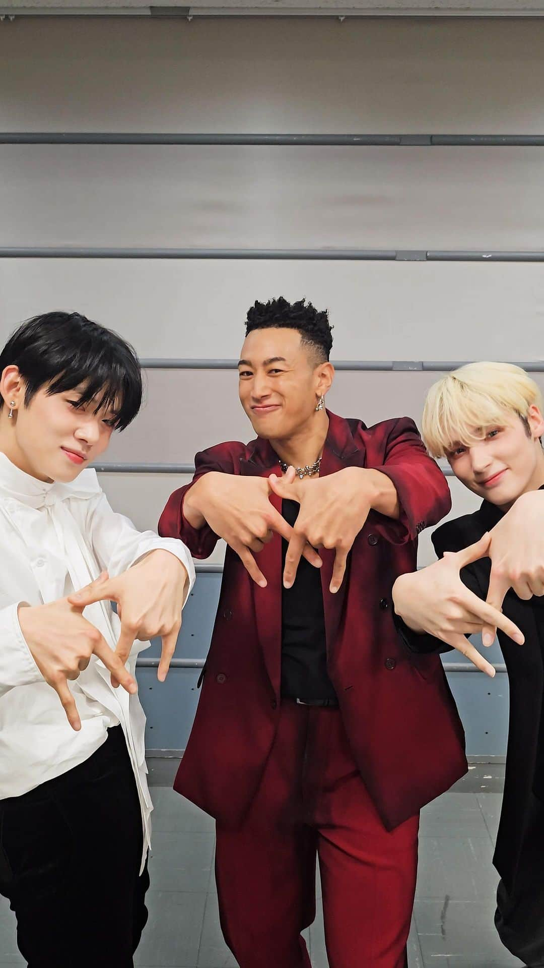 Tomorrow X Togetherのインスタグラム：「🕺ウメンディー！@generations_official  #YEONJUN #HUENINGKAI #MANDY #GENERATIONS #関口メンディー #투모로우바이투게더 #TOMORROW_X_TOGETHER #TXT #TheNameChapter #FREEFALL #ChasingThatFeeling」