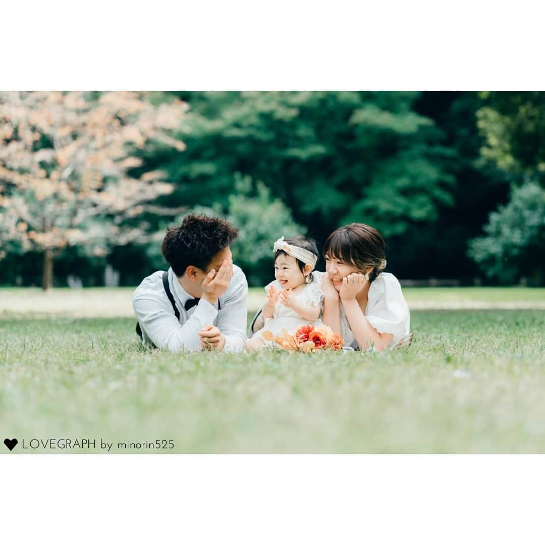 Lovegraph_Kids ラブグラフキッズさんのインスタグラム写真 - (Lovegraph_Kids ラブグラフキッズInstagram)「子どもと一緒に残すウェディングフォト💍👰‍♀️ ㅤㅤㅤ ウェディングフォト撮影のタイミングを逃してしまった方や 改めてお子さんと一緒に撮りたい方など 撮影のご相談・ご予約お待ちしております☺️💍 ㅤㅤㅤ ※お子様と一緒に撮影されることでの追加料金は発生しません👶🏻🫶🏻撮影プラン税込26,180円~ ㅤㅤㅤㅤㅤㅤ ୨୧┈┈┈┈୨୧ ㅤㅤㅤ Lovegraphは出張撮影サービスです📸お誕生日や七五三、日常フォトなどさまざまなシーンをプロのカメラマンが撮影いたします☺️ ㅤㅤㅤ 撮影プランや料金詳細は @lovegraph_kids のプロフィールURLをご確認ください🌼 ㅤㅤㅤ ୨୧┈┈┈┈୨୧ ㅤㅤㅤ #ラブグラフ #Lovegraph #幸せな瞬間をもっと世界に #ファミリーウェディング #子連れウェディング #フォトウェディング」11月8日 16時05分 - lovegraph_kids