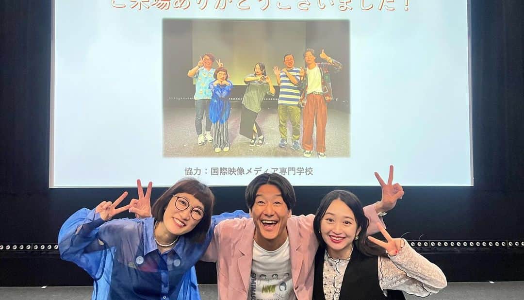 松浦志穂さんのインスタグラム写真 - (松浦志穂Instagram)「新潟⛰️🌊  最初3枚は新潟にライブで行かせてもらった時 泊まって次の日 同期の新潟住みます芸人 @ninninyamayama いっすねー！山脇にドライブ🛣️させてもらい、その様子を個人YouTube回しててサムネ用に動画内の良い瞬間をと切り取ったらなんかめちゃ良いじゃん、、サムネにはしなかったやつもこちらに、、新潟のライブもとても楽しかったしライブ前もライブ後も次の日も新潟を堪能させてもらい呼んでくれた @sekita_m 関田さん始め新潟住みます芸人の皆様に感謝です🙏写真撮り損ねたけどチカポンちゃんもわざわざライブ見に来てくれて会えた😊 大谷さんが東京では外れものだった話がまだ面白い。また新潟住みます芸人の皆さんともお仕事出来ますように。そしてまた新潟観光行きたい⛰️🌊🍶🌾  #新潟 #寺泊 #笹団子 #へぎそば」11月8日 13時37分 - matushiho