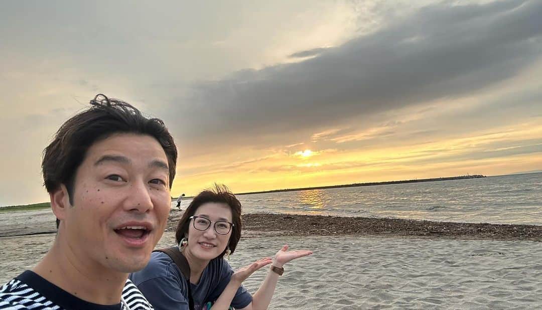 松浦志穂さんのインスタグラム写真 - (松浦志穂Instagram)「新潟⛰️🌊  最初3枚は新潟にライブで行かせてもらった時 泊まって次の日 同期の新潟住みます芸人 @ninninyamayama いっすねー！山脇にドライブ🛣️させてもらい、その様子を個人YouTube回しててサムネ用に動画内の良い瞬間をと切り取ったらなんかめちゃ良いじゃん、、サムネにはしなかったやつもこちらに、、新潟のライブもとても楽しかったしライブ前もライブ後も次の日も新潟を堪能させてもらい呼んでくれた @sekita_m 関田さん始め新潟住みます芸人の皆様に感謝です🙏写真撮り損ねたけどチカポンちゃんもわざわざライブ見に来てくれて会えた😊 大谷さんが東京では外れものだった話がまだ面白い。また新潟住みます芸人の皆さんともお仕事出来ますように。そしてまた新潟観光行きたい⛰️🌊🍶🌾  #新潟 #寺泊 #笹団子 #へぎそば」11月8日 13時37分 - matushiho