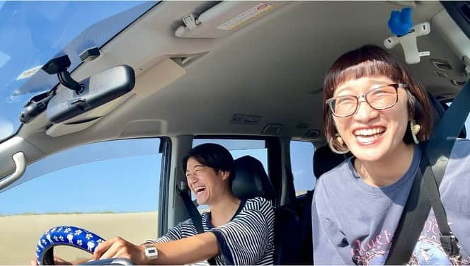 松浦志穂さんのインスタグラム写真 - (松浦志穂Instagram)「新潟⛰️🌊  最初3枚は新潟にライブで行かせてもらった時 泊まって次の日 同期の新潟住みます芸人 @ninninyamayama いっすねー！山脇にドライブ🛣️させてもらい、その様子を個人YouTube回しててサムネ用に動画内の良い瞬間をと切り取ったらなんかめちゃ良いじゃん、、サムネにはしなかったやつもこちらに、、新潟のライブもとても楽しかったしライブ前もライブ後も次の日も新潟を堪能させてもらい呼んでくれた @sekita_m 関田さん始め新潟住みます芸人の皆様に感謝です🙏写真撮り損ねたけどチカポンちゃんもわざわざライブ見に来てくれて会えた😊 大谷さんが東京では外れものだった話がまだ面白い。また新潟住みます芸人の皆さんともお仕事出来ますように。そしてまた新潟観光行きたい⛰️🌊🍶🌾  #新潟 #寺泊 #笹団子 #へぎそば」11月8日 13時37分 - matushiho