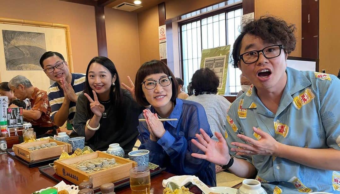 松浦志穂さんのインスタグラム写真 - (松浦志穂Instagram)「新潟⛰️🌊  最初3枚は新潟にライブで行かせてもらった時 泊まって次の日 同期の新潟住みます芸人 @ninninyamayama いっすねー！山脇にドライブ🛣️させてもらい、その様子を個人YouTube回しててサムネ用に動画内の良い瞬間をと切り取ったらなんかめちゃ良いじゃん、、サムネにはしなかったやつもこちらに、、新潟のライブもとても楽しかったしライブ前もライブ後も次の日も新潟を堪能させてもらい呼んでくれた @sekita_m 関田さん始め新潟住みます芸人の皆様に感謝です🙏写真撮り損ねたけどチカポンちゃんもわざわざライブ見に来てくれて会えた😊 大谷さんが東京では外れものだった話がまだ面白い。また新潟住みます芸人の皆さんともお仕事出来ますように。そしてまた新潟観光行きたい⛰️🌊🍶🌾  #新潟 #寺泊 #笹団子 #へぎそば」11月8日 13時37分 - matushiho