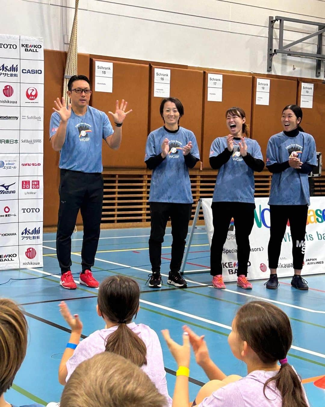 川﨑宗則さんのインスタグラム写真 - (川﨑宗則Instagram)「横浜にある、ドイツ🇩🇪学校に、wcbfで野球⚾️授業！みんな上手くてびっくり🫢‼️ベースボール5も白熱⚾️！みんな元気に走り回ってた😁😁ドイツ語🇩🇪も勉強せな😅ドイツのパン🥐🍩めっちゃ美味い！あっさりシンプルな味付け！大人は好き❤️チェチェチェチェスト！みんな来年も会おう😉」11月8日 23時10分 - mune.kawasaki.official