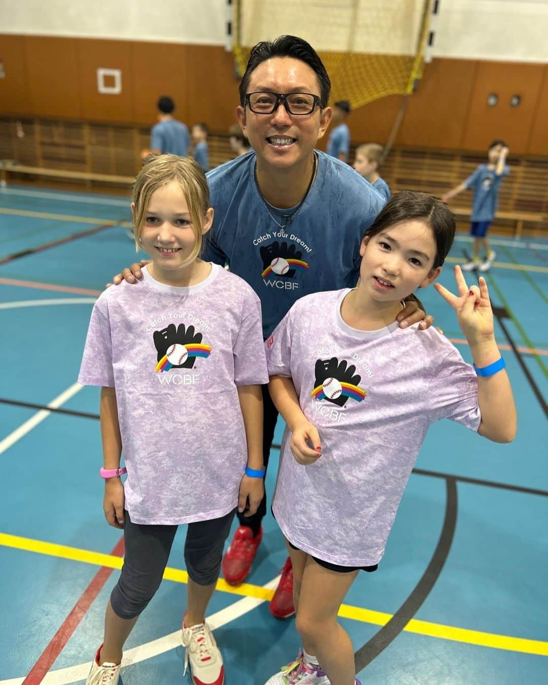 川﨑宗則さんのインスタグラム写真 - (川﨑宗則Instagram)「横浜にある、ドイツ🇩🇪学校に、wcbfで野球⚾️授業！みんな上手くてびっくり🫢‼️ベースボール5も白熱⚾️！みんな元気に走り回ってた😁😁ドイツ語🇩🇪も勉強せな😅ドイツのパン🥐🍩めっちゃ美味い！あっさりシンプルな味付け！大人は好き❤️チェチェチェチェスト！みんな来年も会おう😉」11月8日 23時10分 - mune.kawasaki.official