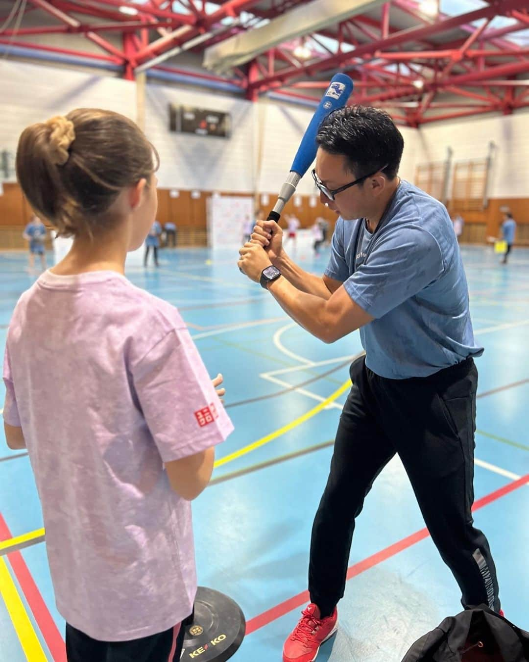 川﨑宗則さんのインスタグラム写真 - (川﨑宗則Instagram)「横浜にある、ドイツ🇩🇪学校に、wcbfで野球⚾️授業！みんな上手くてびっくり🫢‼️ベースボール5も白熱⚾️！みんな元気に走り回ってた😁😁ドイツ語🇩🇪も勉強せな😅ドイツのパン🥐🍩めっちゃ美味い！あっさりシンプルな味付け！大人は好き❤️チェチェチェチェスト！みんな来年も会おう😉」11月8日 23時10分 - mune.kawasaki.official