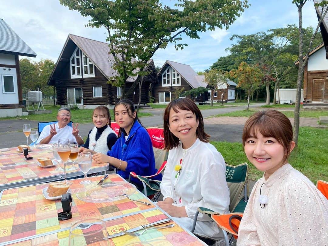 稲葉千秋さんのインスタグラム写真 - (稲葉千秋Instagram)「続きです🙌  ラストは ル・ポミエの桜田シェフが腕を奮って下さり 新山さん親子やゆいてぃさんが釣ってきた 立派な鯛とベビーホタテを使った 絶品料理を頂きました〜😋👏  ほんっとにびっくりするほど 美味しかったです❣️  最高にハッピィな時間でした⭐️  また同じメンバーでロケができたらな〜 なんて夢見てます☺️💗  他のハッピィぐるめやハッピィ珍道中も 豪華なゲストで面白かったですね〜😂🎵  ご覧くださった皆さん ありがとうございました⭐️  #ハッピィtheゴールデン  #新山千春 さん #新山もあ さん #高坂友衣 さん #ポミエ #桜田シェフ  #青森の海の幸 #ハッピィ  #オープニングの写真の躍動感 #稲葉千秋 #連投すいません」11月8日 23時10分 - chakey_15